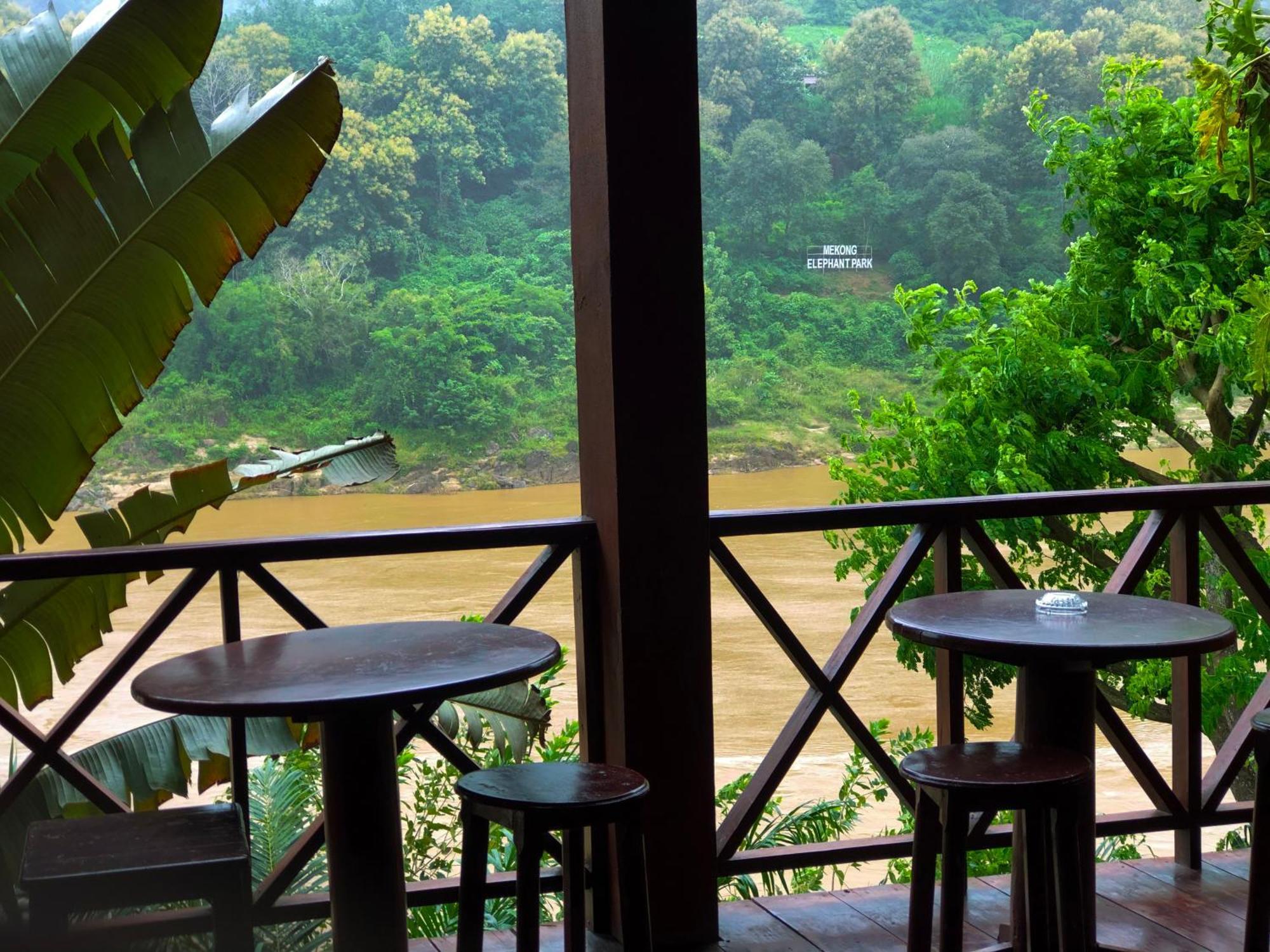 Mekong Riverside Lodge Пакбенг Экстерьер фото
